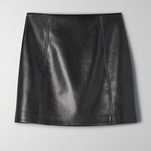 Aritzia Babaton Modern Mini Skirt